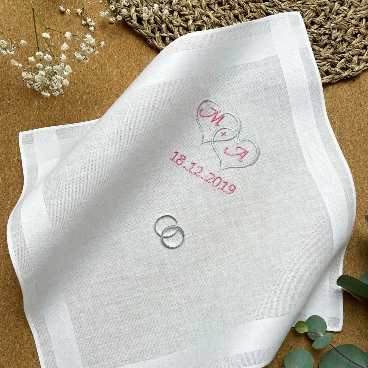Taschentuch Brautpar T13, Produktbild 1, MAZUnikate-Traumhafte Stickereien